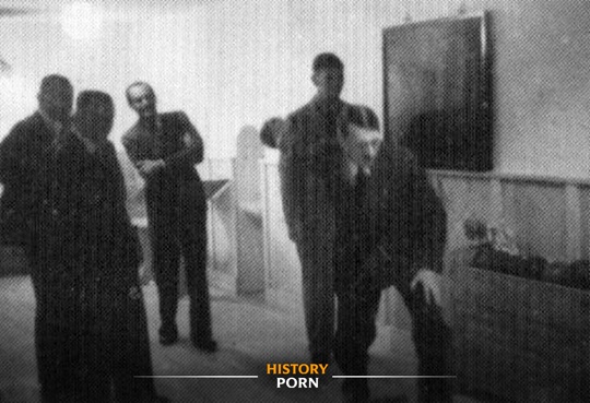 В 1937 году Адольф Гитлер и несколько его приближённых..0