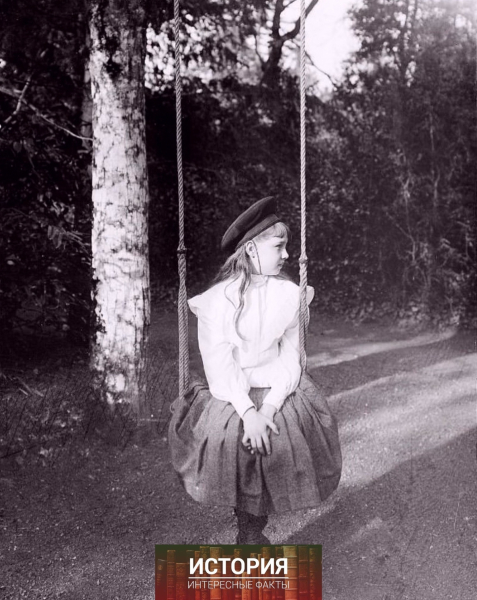 Девочка на качелях, Франция, 1910-е..0
