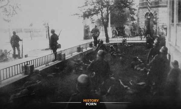 Фотография немецких солдат в бою с польскими повстанцами в..0