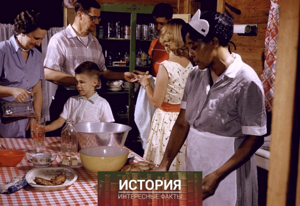 Горничная готовит еду для семьи среднего класса, Южная Каролина,..0