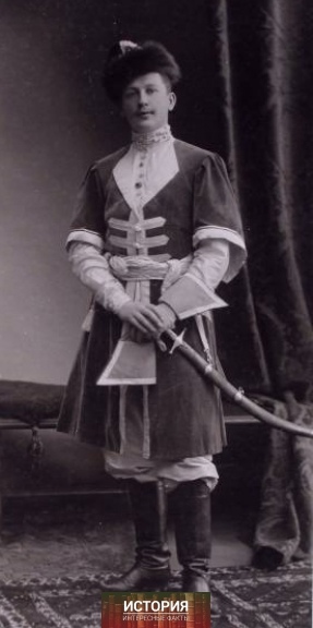 Граф Игнатьев на костюмированном балу в Зимнем дворце (1903 г.)..0