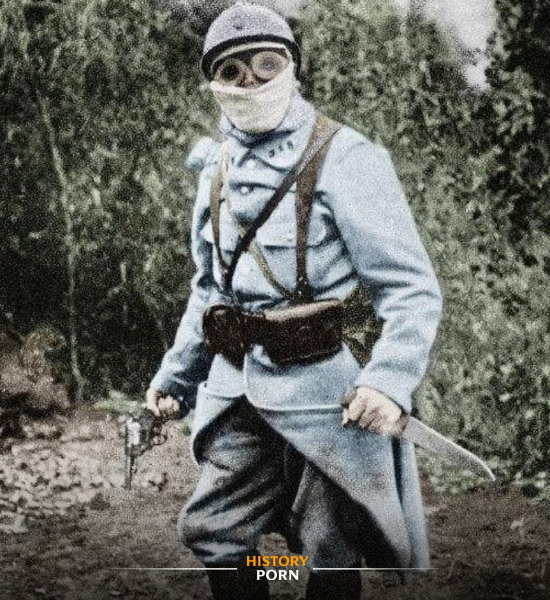 Изображение французского траншейного рейдера, вооружённого..0