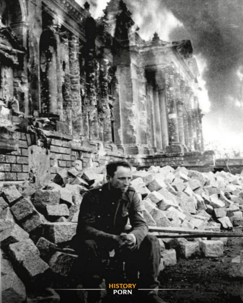 Май 1945 года. Берлин лежит в руинах. Над городом грохочет..0