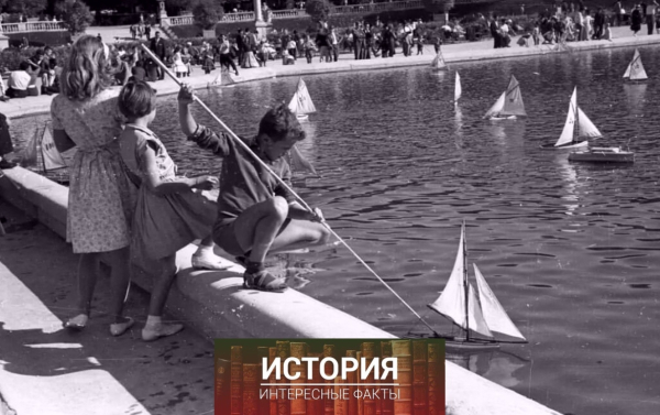 Посетители Люксембургского сада, Париж, Франция, 1959..0