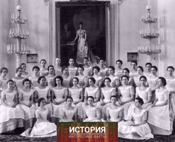 Последний выпуск учениц Смольного института в 1917..0