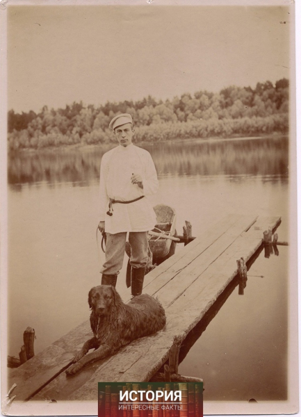 Сергей Рахманинов со своей собакой Левко, 1899..0