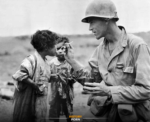 В 1945 году на Окинаве американский солдат разделил свой..0