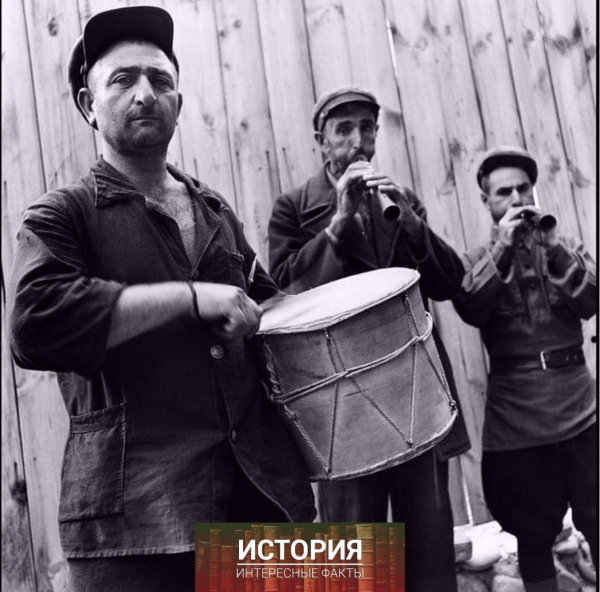Фотографии из путешествия писателя Джона Стейнбека и..2