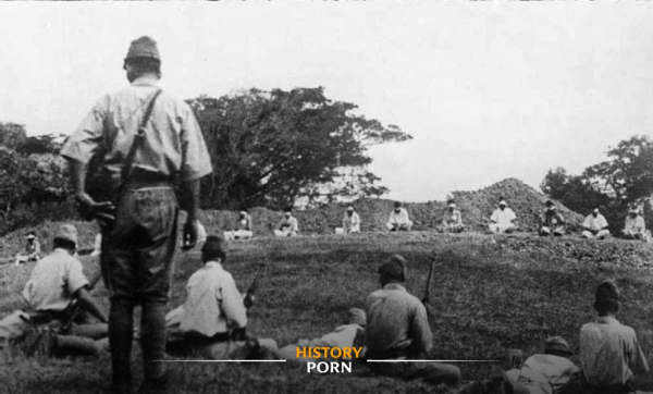 Японские солдаты в 1942 году использовали военнопленных в..0