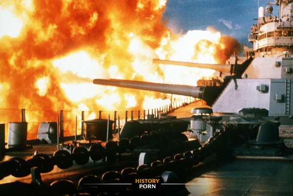 Линкор USS New Jersey обстреливал позиции в окрестностях Бейрута 9..0