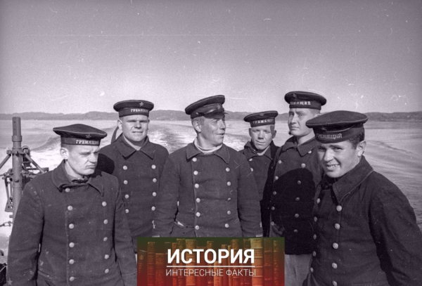 Моряки с эсминца «Гремящий». Северный флот,..0