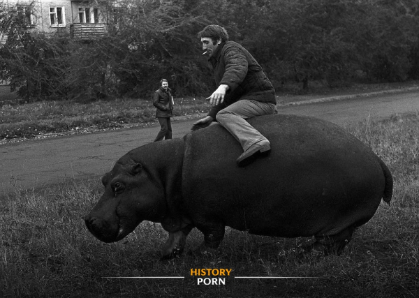 Пьяный рабочий металлургического завода в Новокузнецке в 1982..0