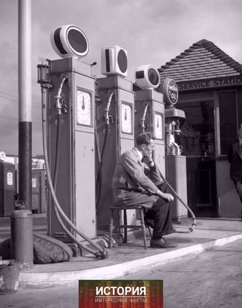 Работник гаража в Лондоне, 1939..0