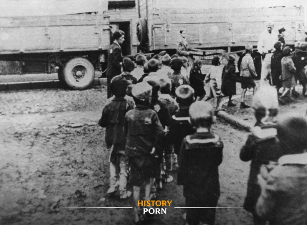В сентябре 1942 года дети из лодзинского гетто (Лицманнштадт) были..0