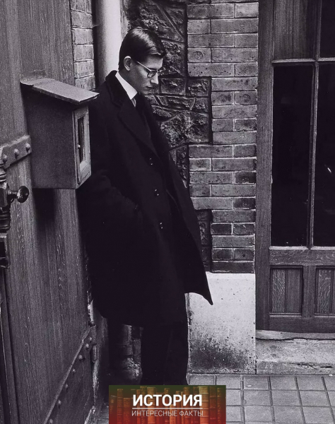 21-летний Ив Сен-Лоран на похоронах Кристиана Диора, 1957..0