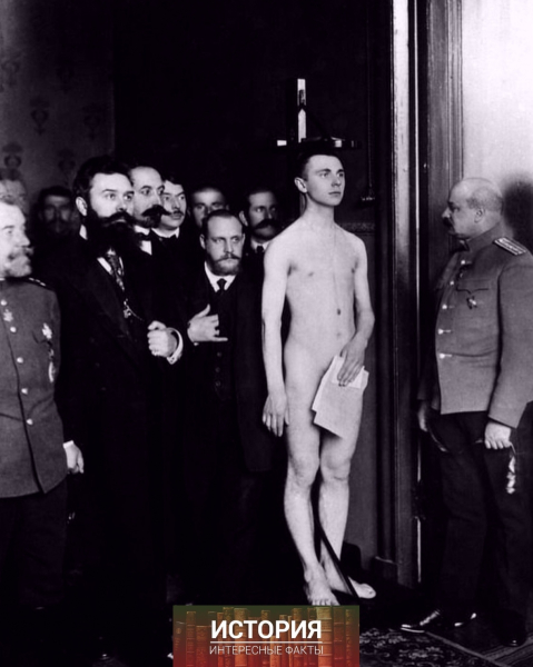 Член Городской думы на призывном пункте, 1915 год,..0