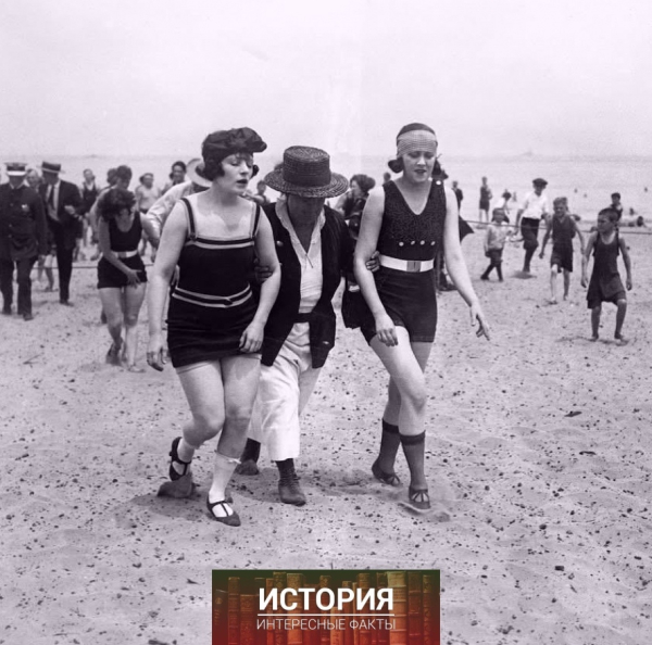 Двух женщин выдворяют с пляжа озера Мичиган за ношение..0