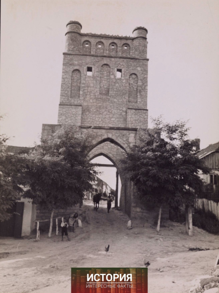 Городские ворота в Шидлове, Польша, около 1936..0