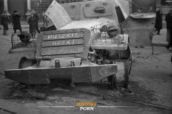 На сгоревшем советском бронетранспортёре в Будапеште во время..0