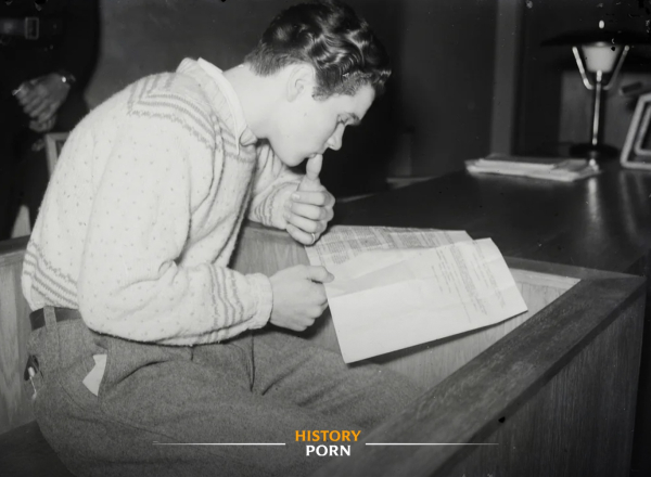 Норвегия, 1946 год. В зале суда восемнадцатилетний Оле Бернхард..0