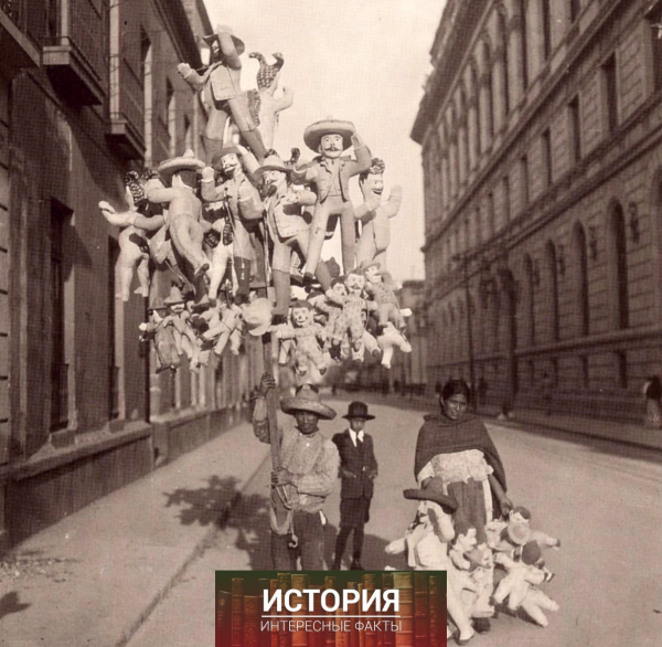 Продавцы надувных кукол, Мексика, 1910-е..0