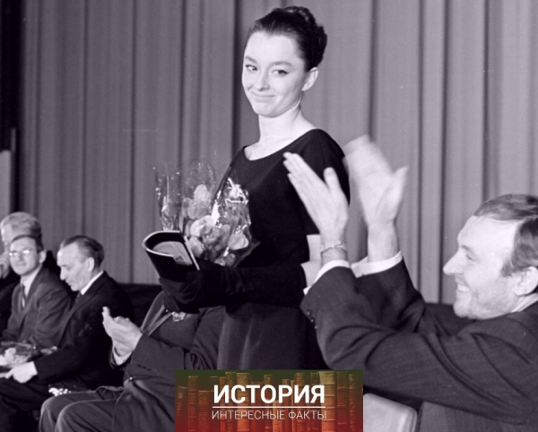 Анастасия Вертинская и Иннокентий Смоктуновский на премьере..0