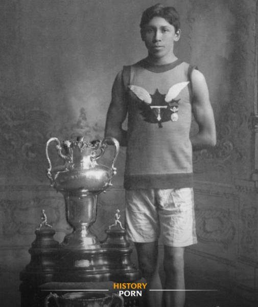 Бостон, 1905 год. Том Лонгбот, молодой индеец из народа онейда,..0