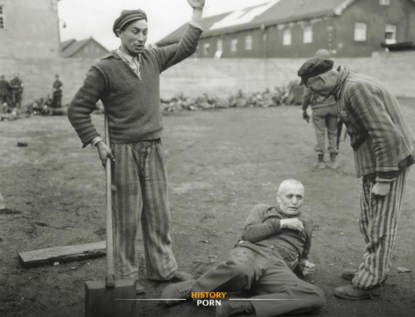 Дахау, 29 апреля 1945 года. В первые часы после освобождения..0