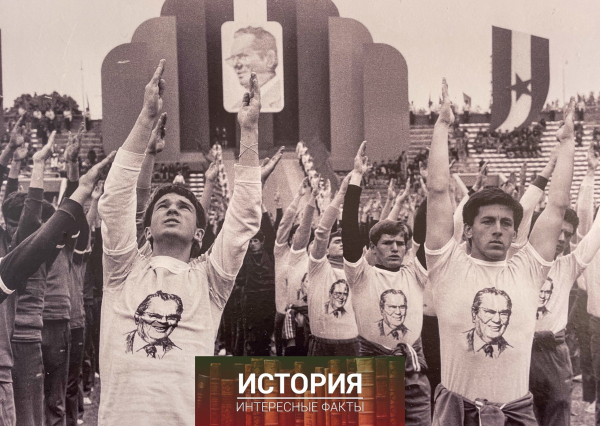 Молодые граждане Югославии чествуют Иосипа Броз Тито на..0
