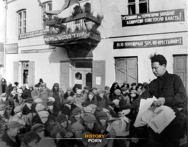 «Привнесём советскую власть в Западную Белорусь!» 
 
На массовом..0