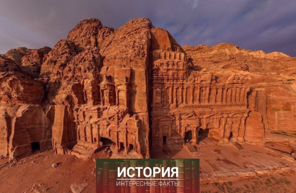 Скрытый в глубине песчаниковых каньонов Иордании древний город..2