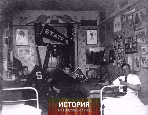 В комнате общежития Пенсильванского государственного колледжа..0