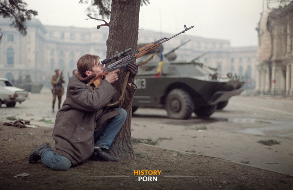Бухарест, 24 декабря 1989 года. На фотографии запечатлён..0