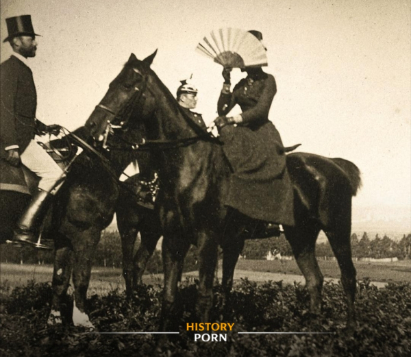 Императрица Елизавета Австрийская, известная как Сиси, пытается..0