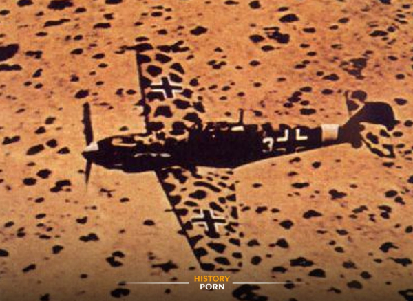 Ливия, 1942 год. На фотографии — немецкий одномоторный истребитель..0