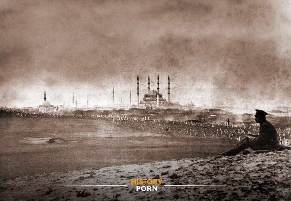 Русский солдат наблюдает Константинополь во время 11-й..0