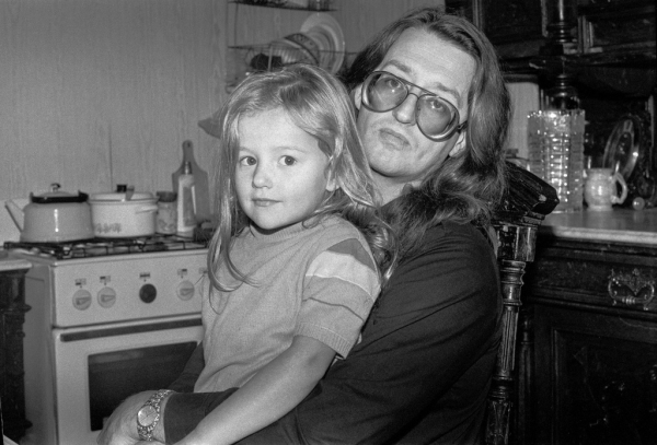 Александр Борисович Градский дома с дочерью Марией
Москва, 1989..0