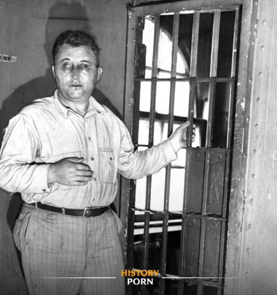 Гарри Пауэрс, известный как «мясник из Кларксбурга», стоит в..0