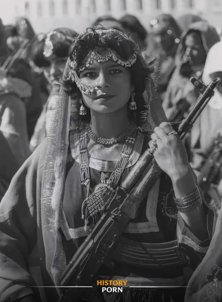 Кабул, 1984 год. Афганская женщина-коммунист, участвовавшая в..0