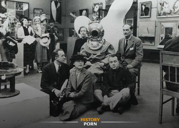 Сальвадор Дали появился на Лондонской выставке сюрреализма 11..0