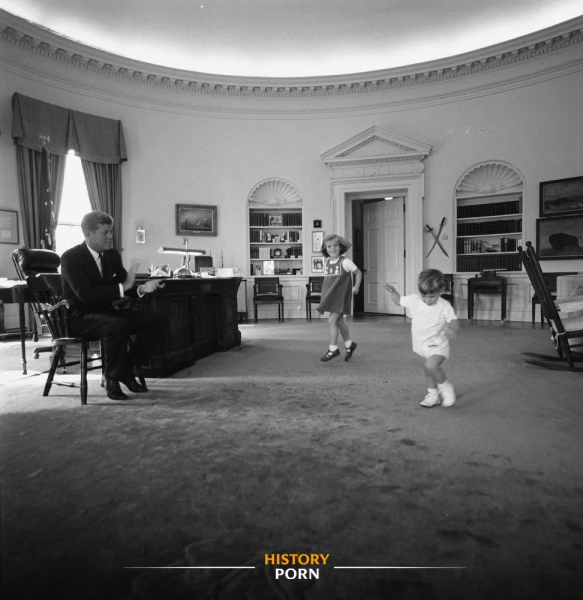 В 1957 году у Джона и Жаклин Кеннеди появилась на свет их первая..0