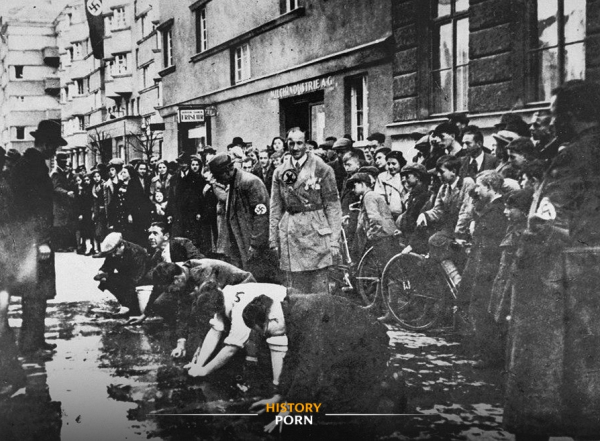 Вена, середина 1930-х годов. На фотографии — еврейские мужчины и..0