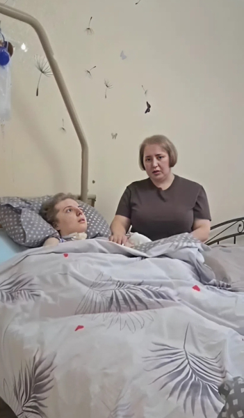 Здравствуйте. Меня зовут Ирина, я мама Дарьи Ермаковой, ей 22.

Моя..0