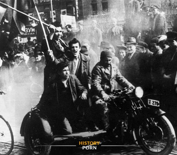 Белград, 27 марта 1941 года. На улицы столицы Югославии вышли тысячи..0