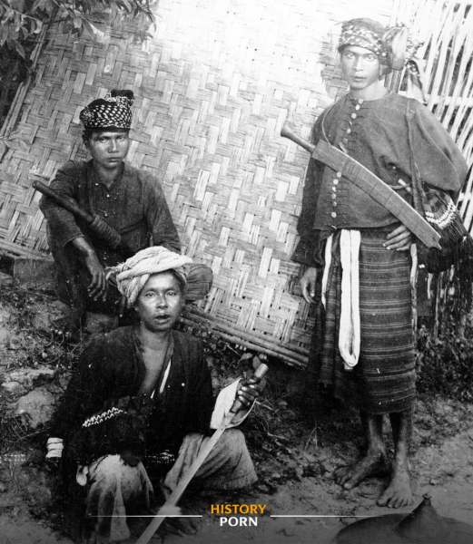 Бирма, 1880-е годы. На фотографии — группа представителей племени..0