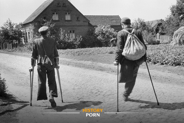 Бывшие военнослужащие с ампутациями на пути домой спустя год..0