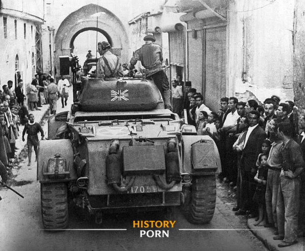 Дамаск, май 1945 года. Британские бронеавтомобили движутся по..0