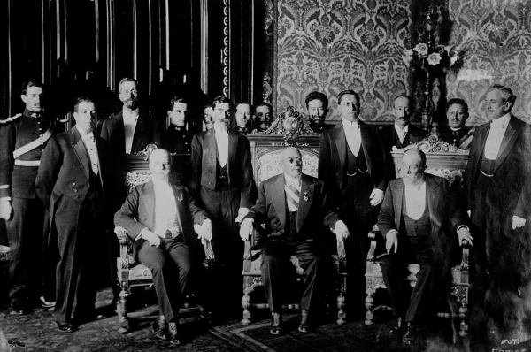 Мексика, начало 1910-х годов. На фотографии — президент Викториано..0