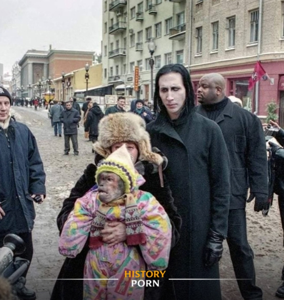 Москва, Арбат, 2001 год. На фотографии — Мэрилин Мэнсон, почти..0