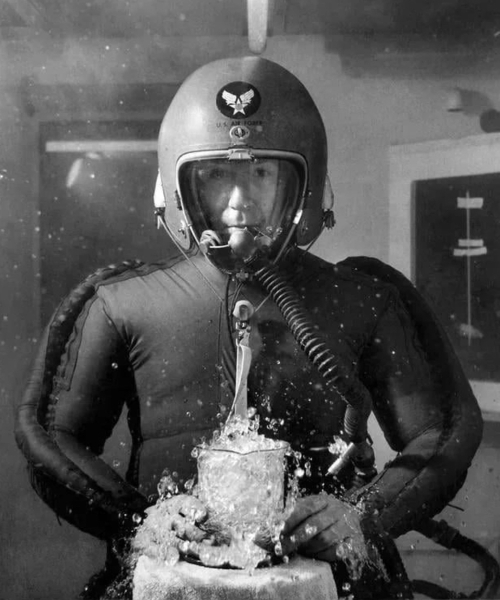 На этом архивном кадре от 8 февраля 1953 года показан один из ранних..0